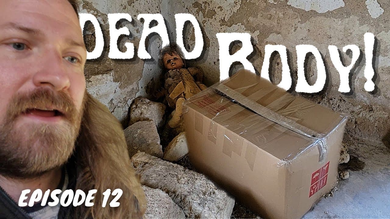 Fly Covered Box in an Abandoned Puglia Farmhouse: Urban Exploration and a Creepy Discovery in Italy
