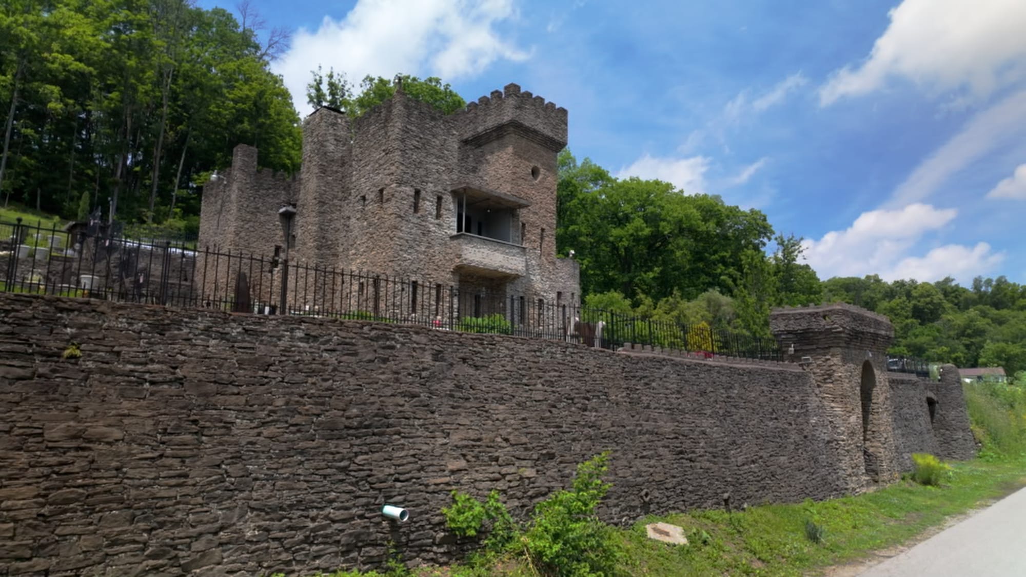 The full width of Château Laroche seen from the grounds